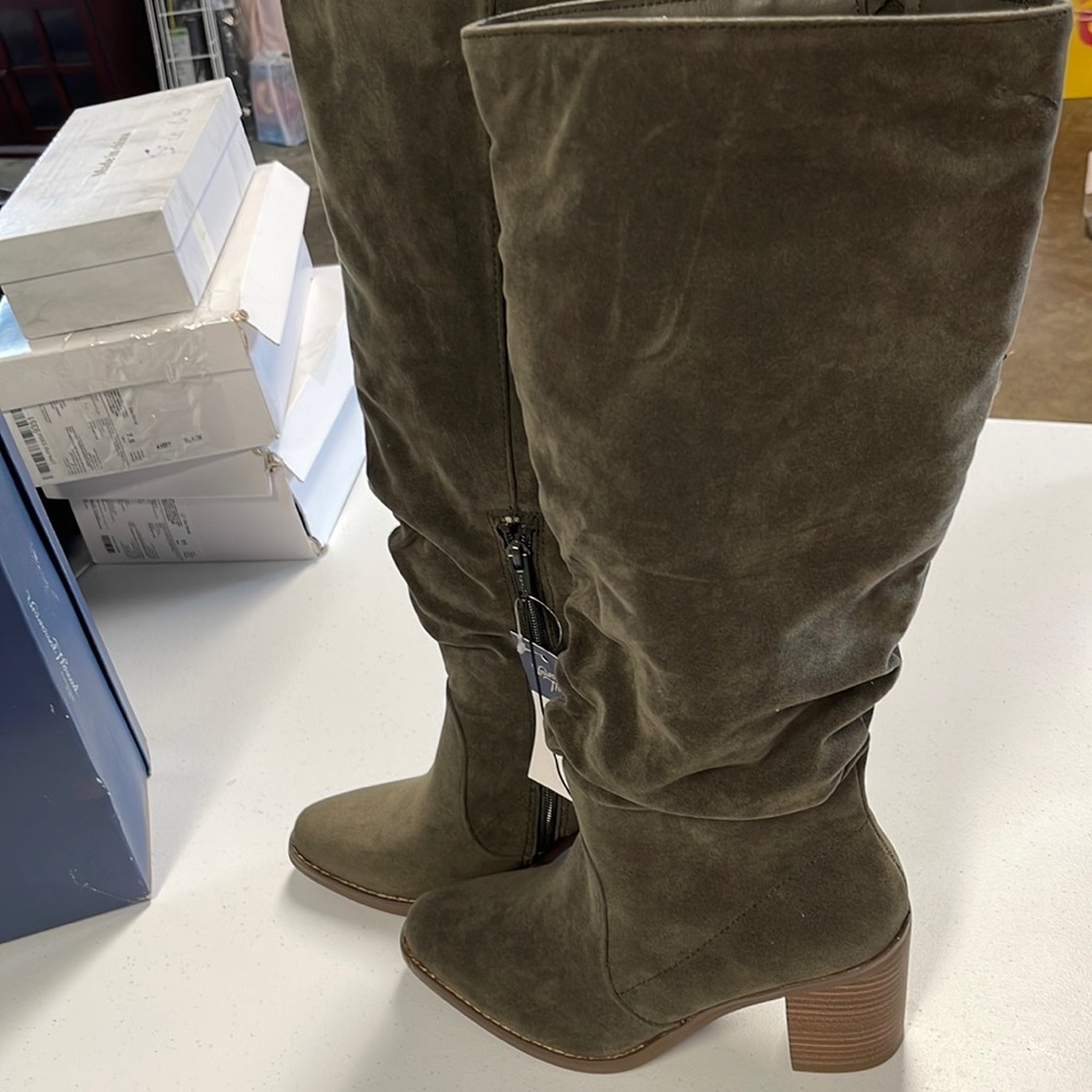 Universal Thread Olive Green Harlan Memory Foam Boots NWT